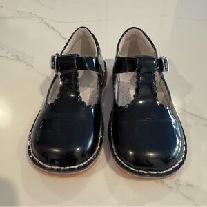 L’Amour Patent Scalloped T-Strap Mary Jane Shoes - size 10